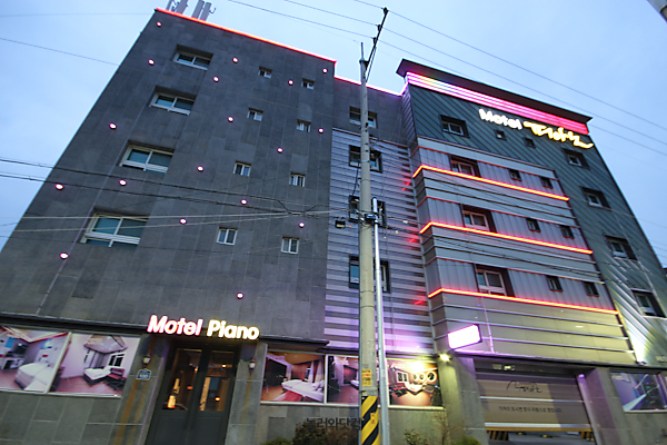  경산 모텔 중방동모텔 출장 숙박 영남대 경산역 경산시청 피아노 모텔