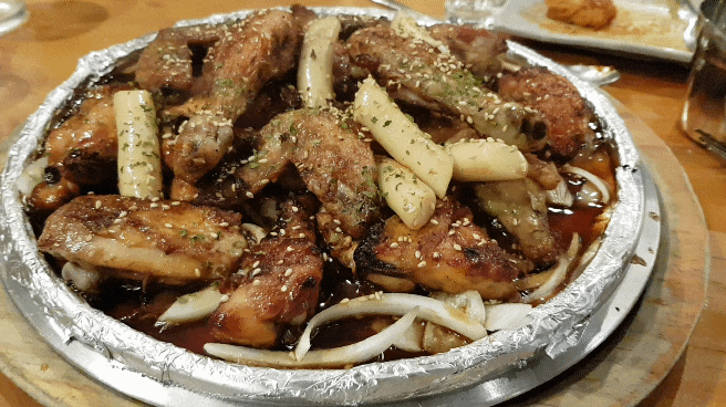  훌~랄라~훌랄라숯불치킨 홍갈비, 투블랙 참숯바베큐 수원 탑동점