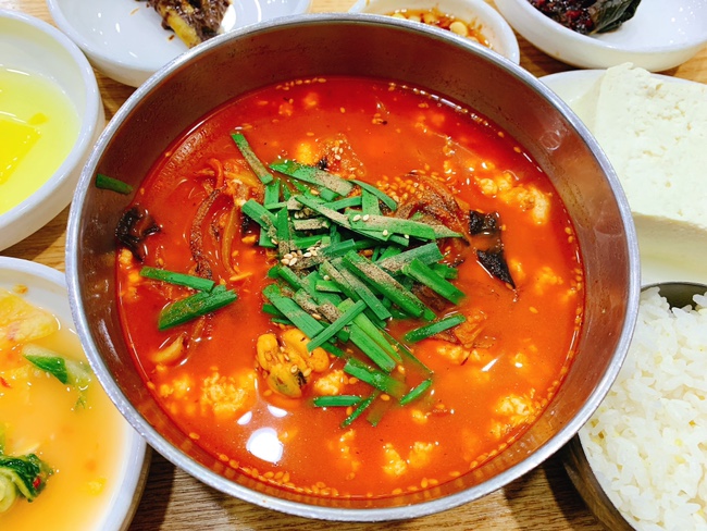  내가 가는 강릉 맛집 - 동화가든 짬뽕순두부 (메뉴, 시간)