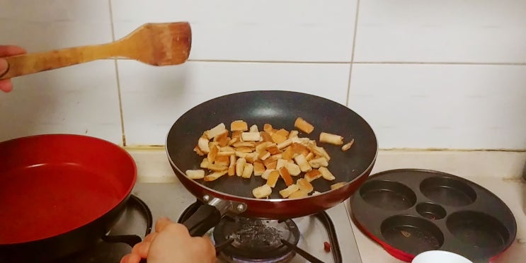  식빵 테두리 맛있게 먹는 법!(식빵껍데기 싫어하는 사람 필독!)
