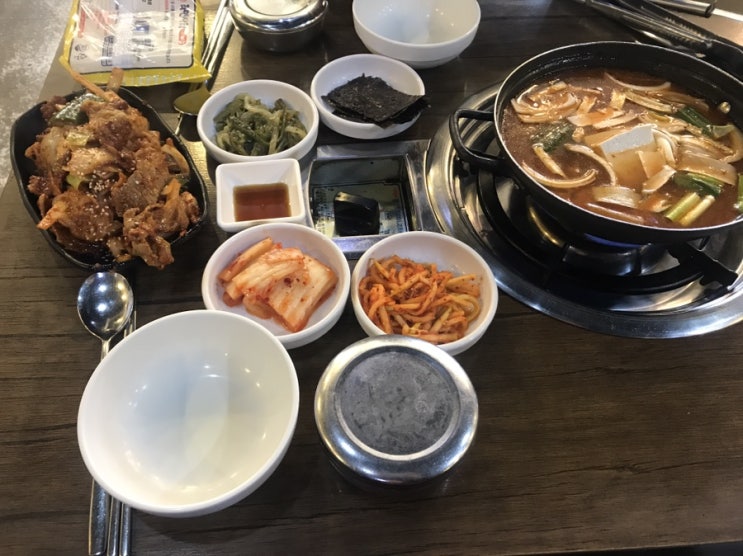 제육에 김치찌개
