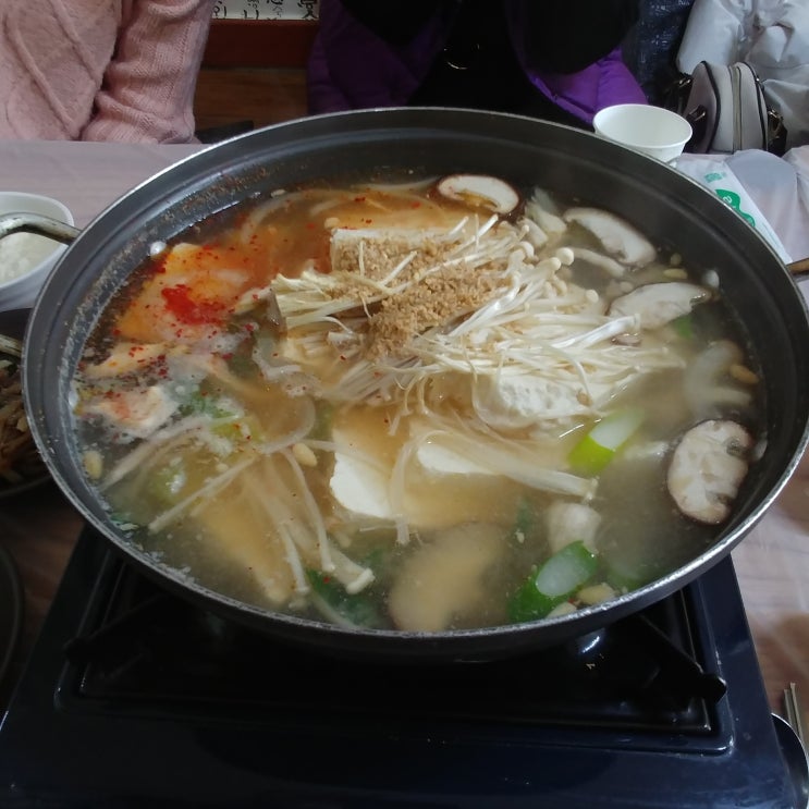가평역 맛집, 토담식당에서 잣 두부전골을 털어봤습니다.