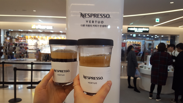  NESPRESSO. 네스프레소 버츄오 머신에서 캡슐커피 추출 및 시음 솔직후기