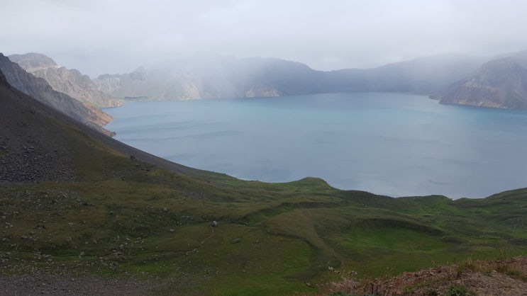  백두산에 올라 천지를 보다 (서파)