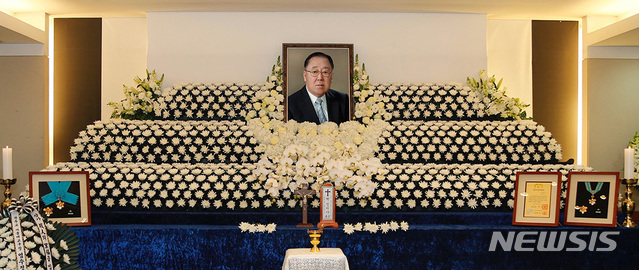  박용곤 두산회장 별세, 엄숙함 속 정재계 조문 이어져