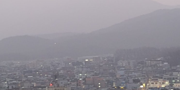  요즘은 미세먼지 때문에 숨쉬는게 힘드네요.