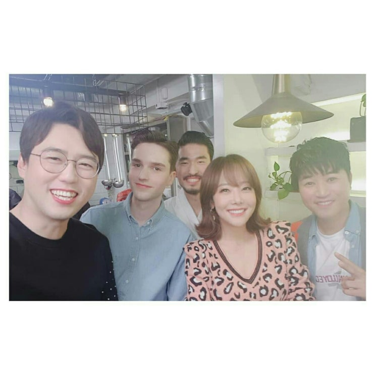  소유진 인스타 - SBS 가로채널 출연자 김종민 전범선 심용완 토마스 와 함께