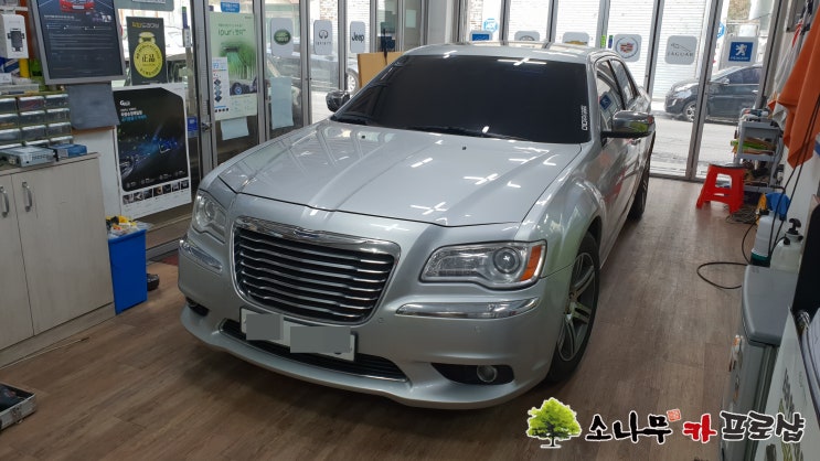  크라이 슬러 300C 후방카메라 교환 장착