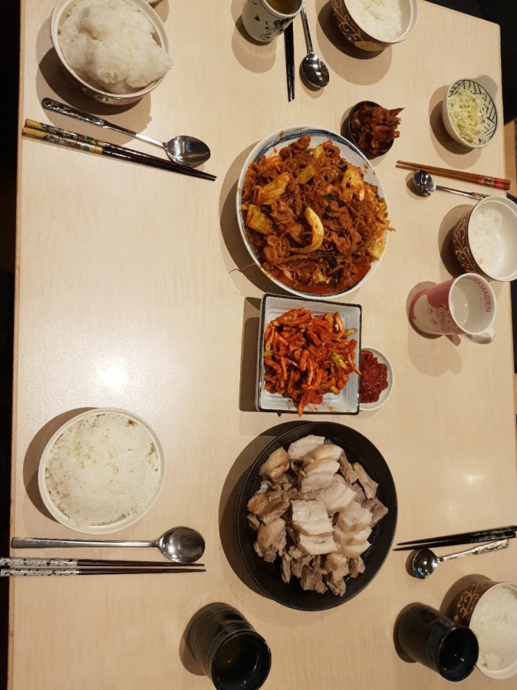  19.03.07 마카나이 점심 수육 저녁 돼김찌