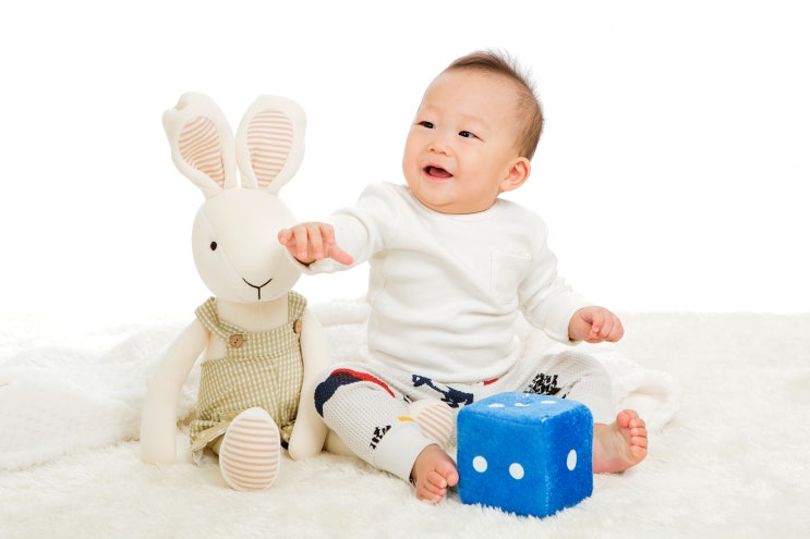  앙쥬 3월호 | 생후 6개월, 인지능력이 급성장해요! 비앤빛 박유경 안과전문의 도움말
