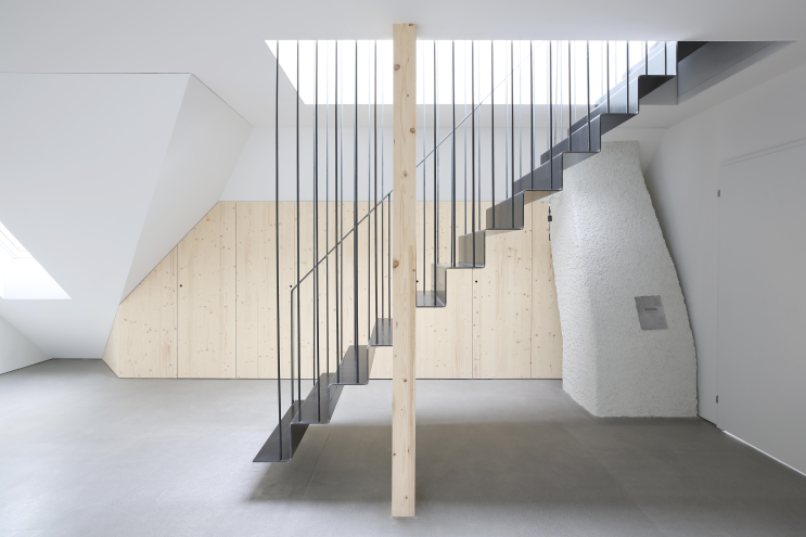 독특한 공중부양 계단 디자인 실내 계단 설치 뷰