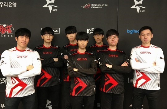  그리핀 skt, 그리핀이 롤챔스에서 skt상대로   승리…‘기습 백도어’로 2-1 역전승
