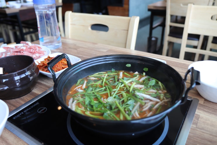 김해 가야테마파크 맛집은 얼큰버섯샤브칼국수 퐁당퐁당 김해점