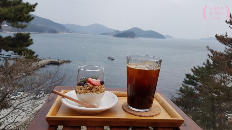  [거제투어] 바다를 내려다보는 카페<N436>에서 커피와함께 분위기도 마셨어요!!!(๑>< ๑)۶