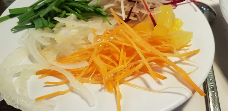  이수역 샤브샤브 & 샐러드 무한리필 집인데 월남쌈이 맛집 ㄷㄷㄷ