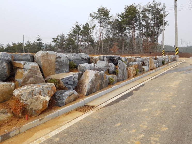  ｀개인 주택단지 자연석(조경석) 쌓기 작업。구미 보림조경에서...