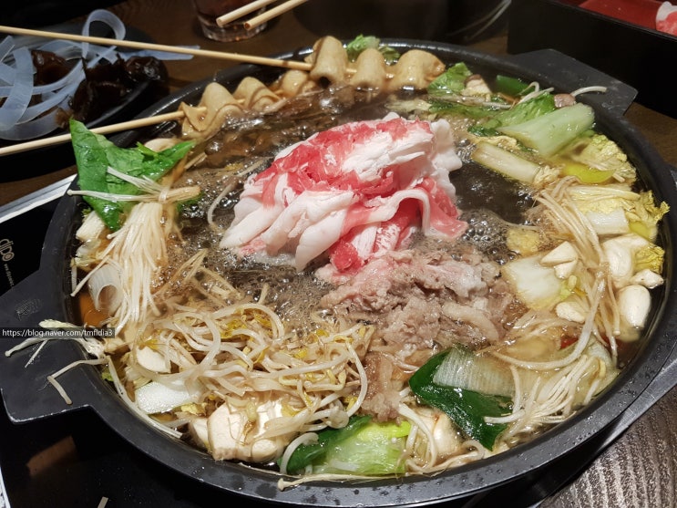  [해운대맛집] 배터지게 먹고싶을때 무제한 홍백훠궈, 촨촨샹, 무제한 샤브샤브! 봄 디저트 딸기도 냠냠 :) NC백화점 로운샤브샤브! JMT!! :D