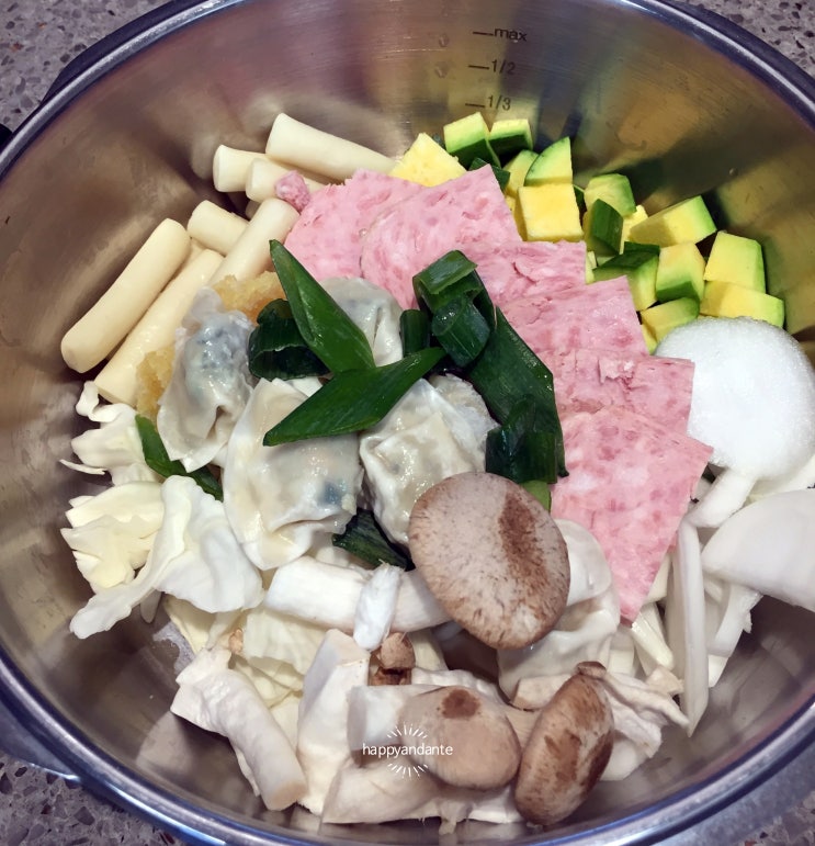  10분 완성 부대찌개 만드는 법