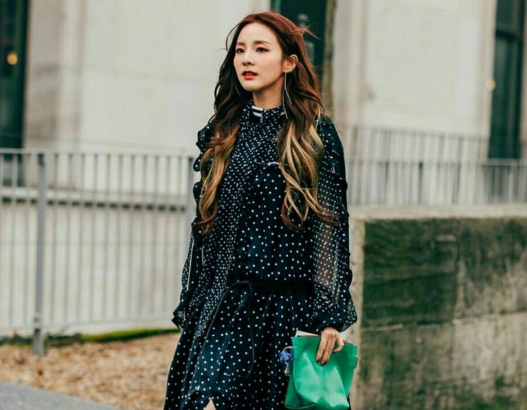 산다라박 인스타그램 패션 사카이(SACAI) 폴카 도트 원피스와 가방 산다라박 인스타그램 패션 사카이(SACAI) 폴카 도트 원피스와 가방