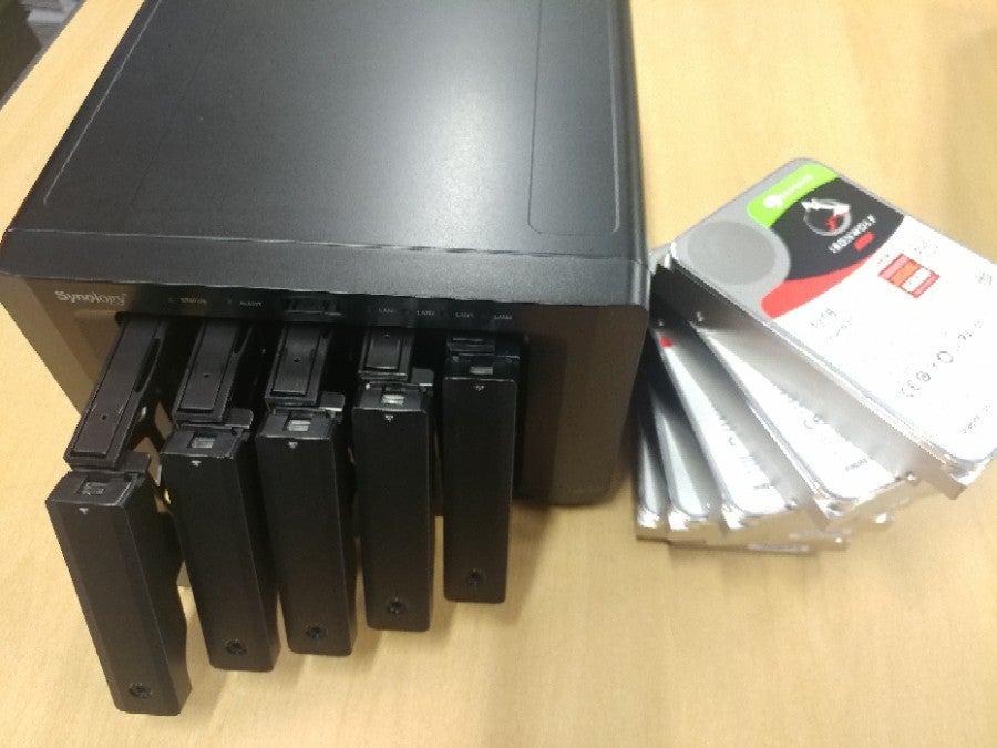 시놀로지 나스 12TB 5개, RAID 5 설치 용량은? 현장 사진 6