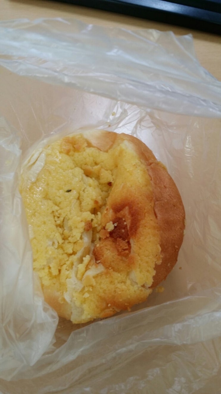  인디오븐 크레존빵 먹다