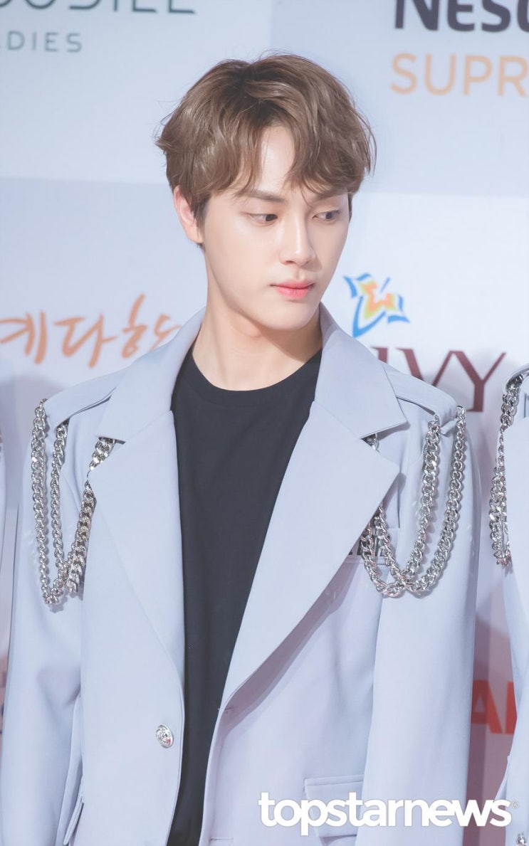  주학년 첫번째 신인상 받던 날