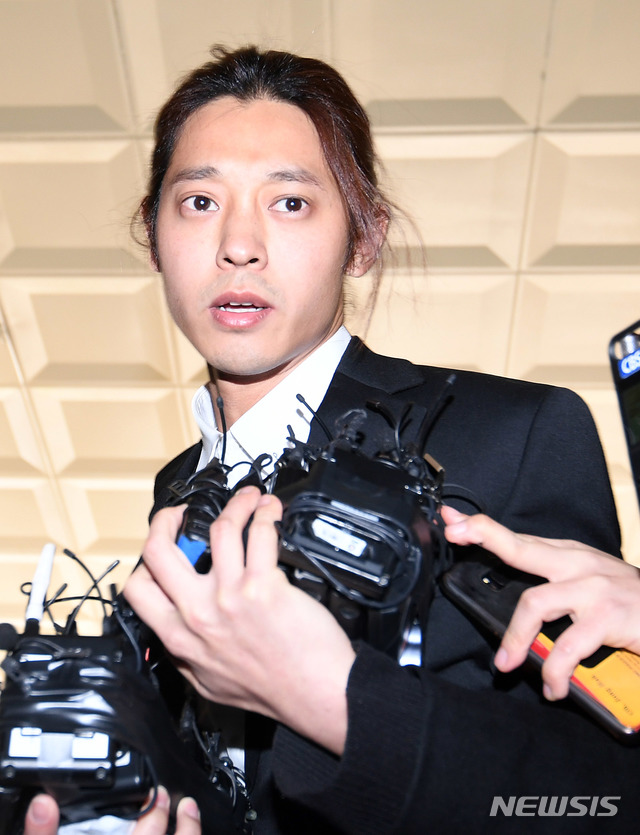  '불법 촬영물 유포' 정준영 경찰 출석 _방정현 변호사, 경찰 고위직 유착 의혹 제기