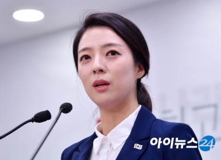 배현진 앵커의 문재인정부 3.1절 기념사 비판에 대하여 배현진 앵커의 문재인정부 3.1절 기념사 비판에 대하여