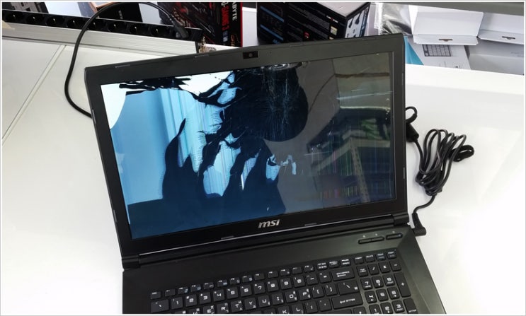  17인치 MSI 노트북 액정교체 수리 및 목포로 택배발송