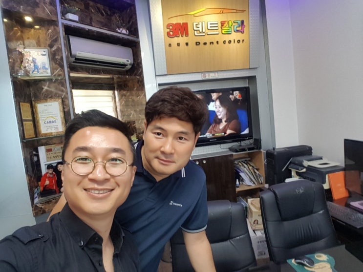  가수 잼 맴버 조진수씨와 자동차 시공후 사무실에서~
