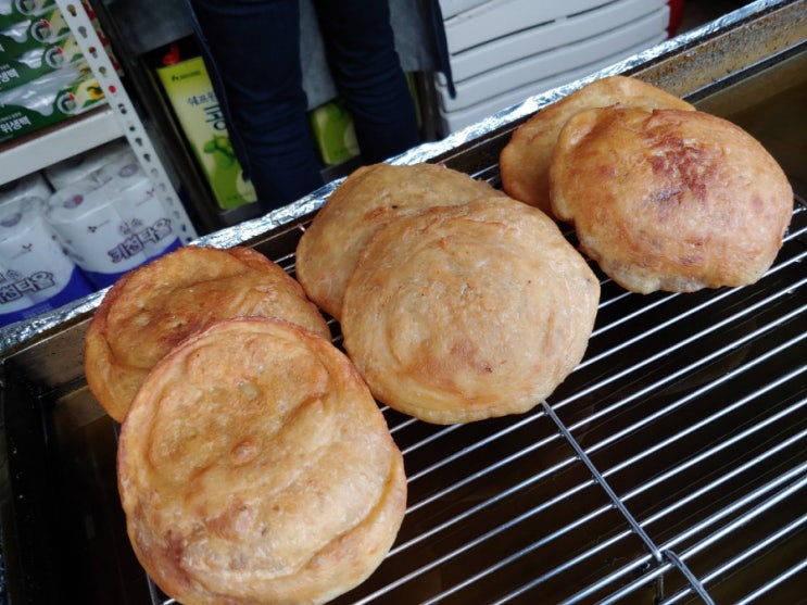  서해안고속도로 행담도휴게소 휴게소간식으로 호떡 맛나네요.