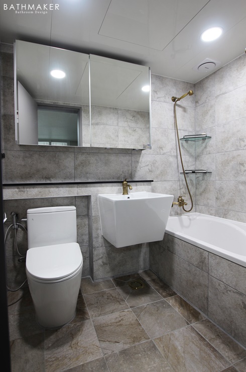 고급스러운 욕실인테리어, 황동 수전과 황동 액세사리를 설치해 고급스러움을 강조한 욕실, 하남 덕풍동 쌍용아파트 욕실리모델링