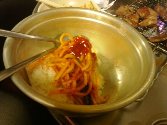 문래동 송원마포돼지갈비의 갈비와 무채비빔밥