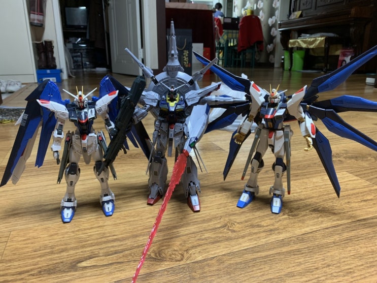  MG 프로비던스&프리덤건담