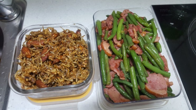  고구마김치전, 견과류멸치볶음, 훈제오리그린빈볶음, 순대스테이크