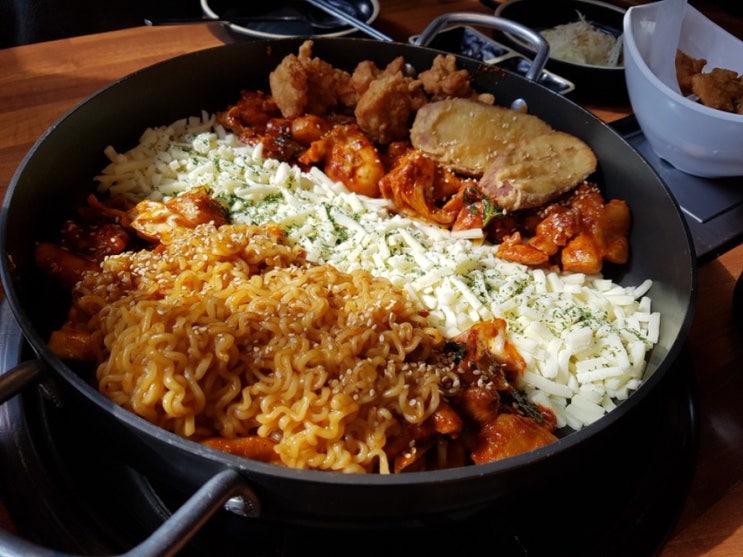  부천 닭갈비 맛집 - 여러가지로 색달랐던 '닭갈비동아리'