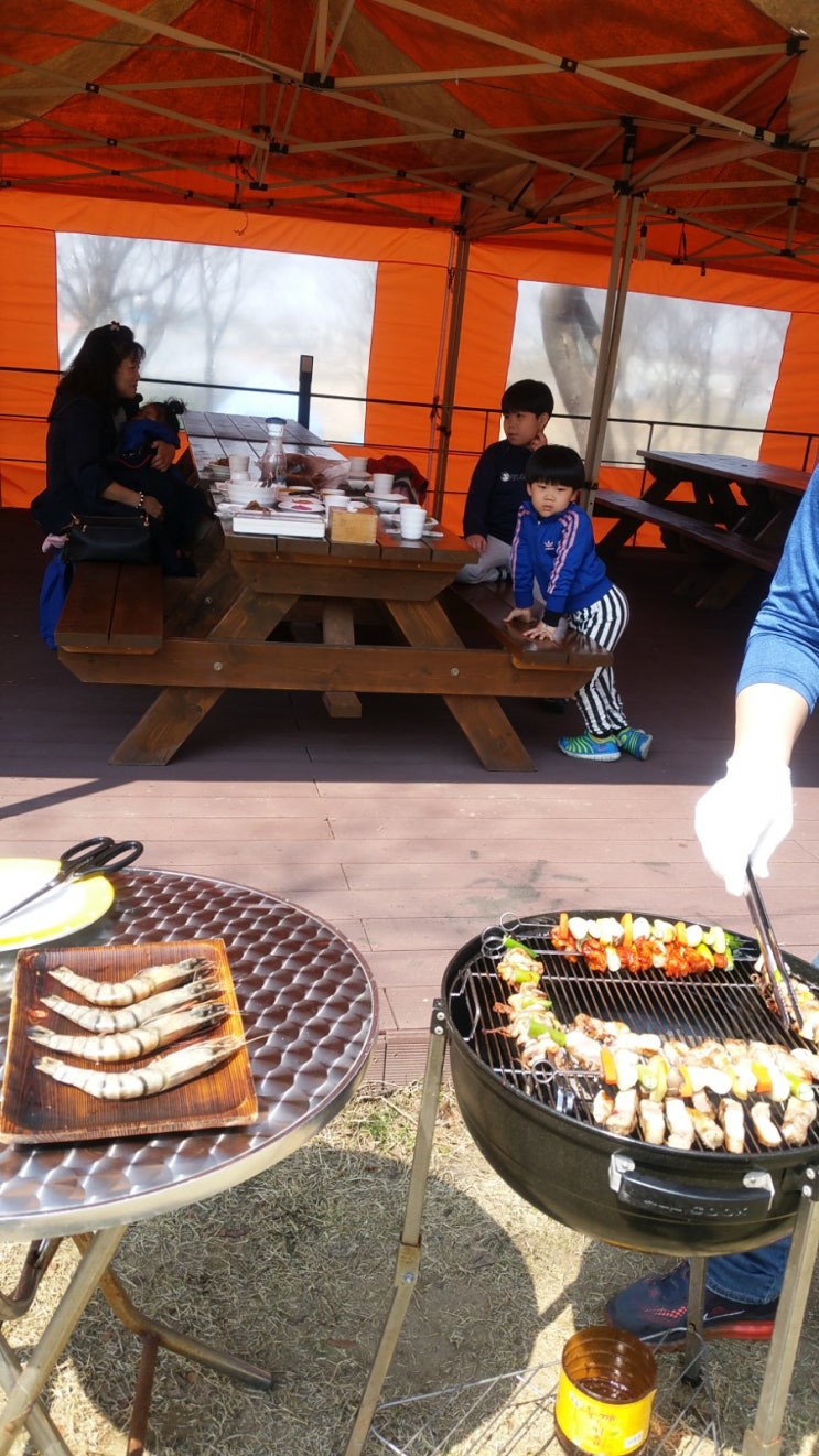  김포가볼만한곳 야외바베큐식당 캠핑식당 나무휴식
