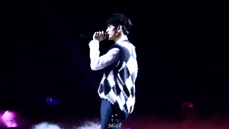 [<b>옹성우</b>/직캠][BADA님] 90316 <b>태국</b> <b>팬미팅</b> Eternity in BKK... 