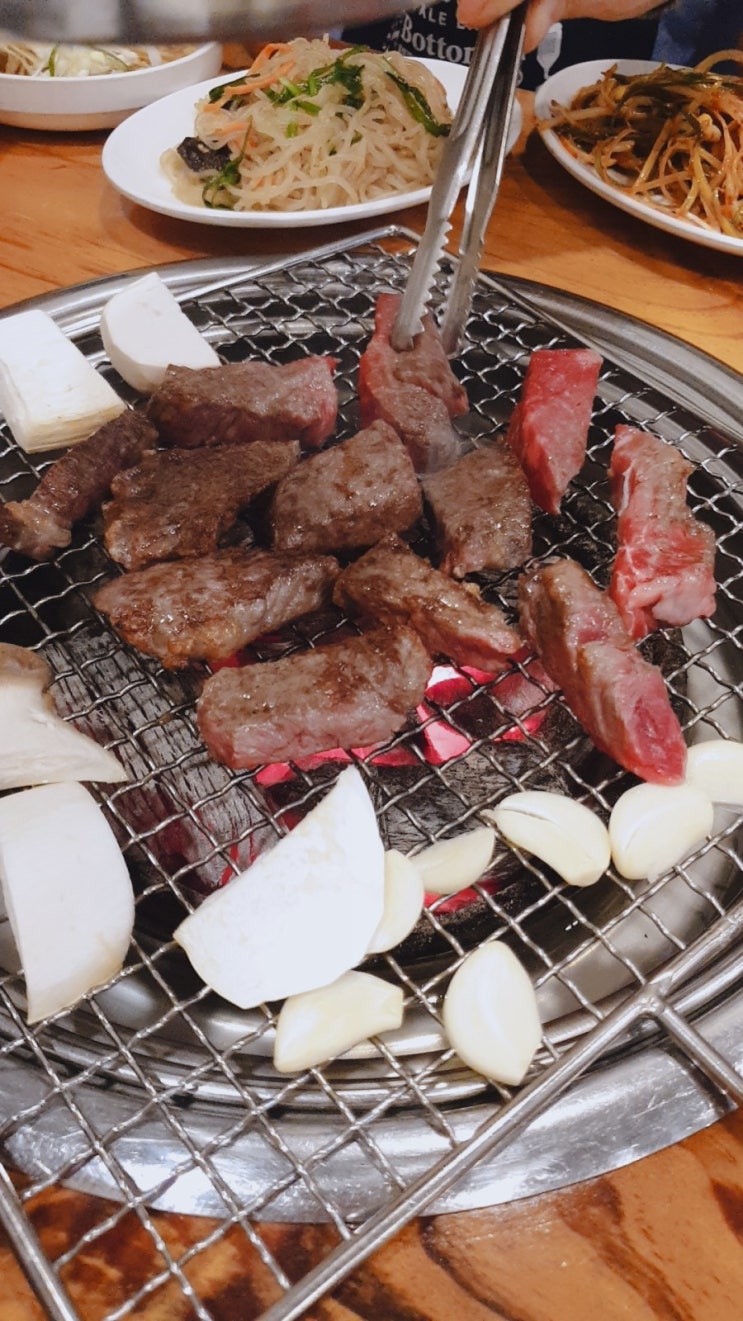  《광교》홍박사생고기.꽃등심.생고기전문점