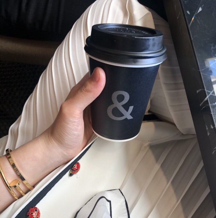  요즘뜨는강남핫플 / 버터플앤크리멀러스 / 압구정카페 / 압구정빵집맛집 / 압구정핫플 / 압구정& / & / 버터풀&크리멀러스