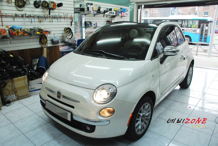  네비죤 - [FIAT] 피아트 500C 후방 카메라 장착