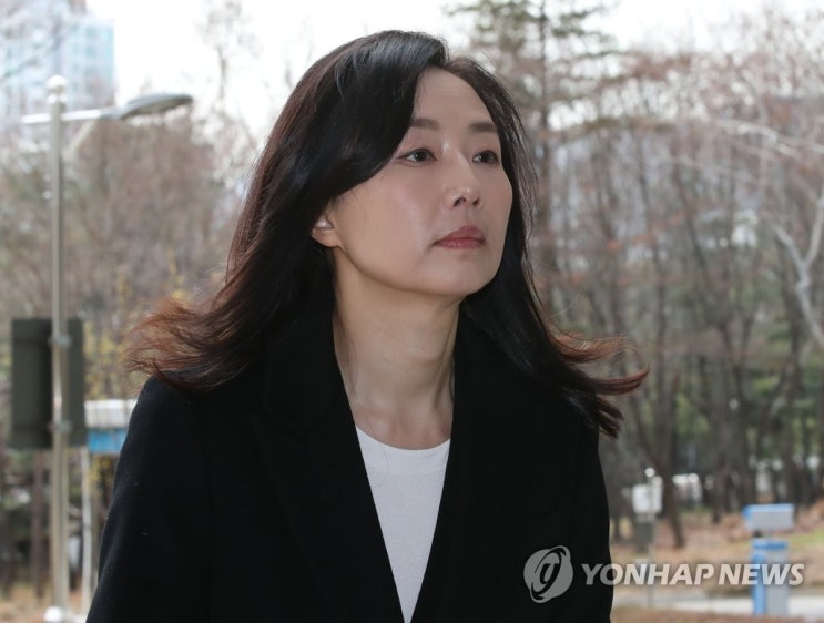  '보수단체 지원' 김기춘 징역 4년 구형…金 "자비 베풀어 달라"(종합)
