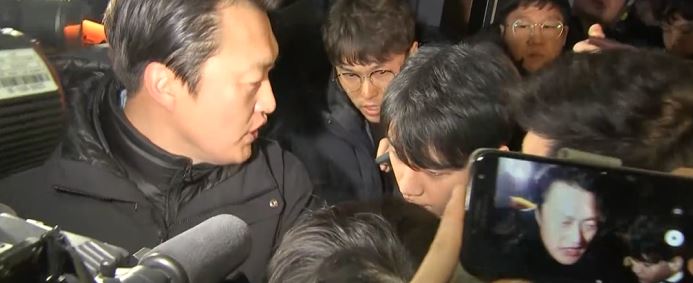  '마약 혐의' 버닝썬 대표 영장 기각…승리 비공개 조사