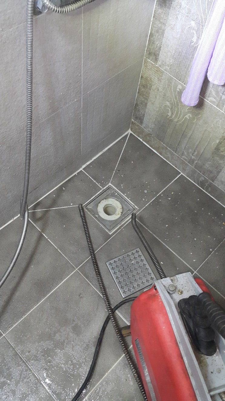 수원 세류동 빌라 욕실 하수구막힘 하수구막혔을때 로 인하여 하수구역류 해결