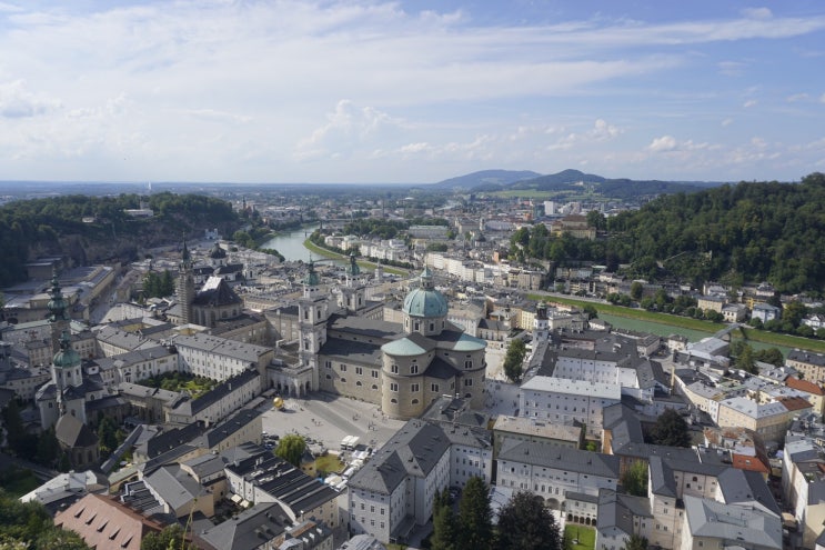  comma' in Austria 04