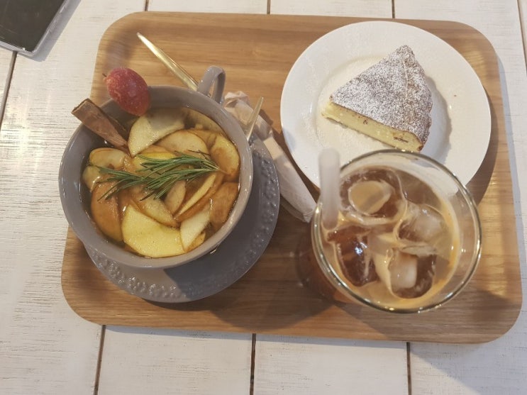  케익이랑 사과청 맛났던 하남 카페 '카페웨더'
