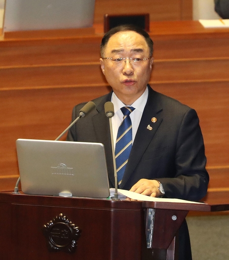 부총리, 유류세 상시 인하에 부정적…"여러 측면 봐야" 부총리, 유류세 상시 인하에 부정적…"여러 측면 봐야"