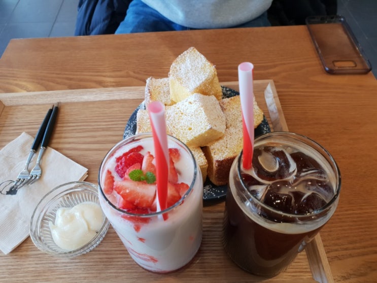  [수지 디저트] 수지 속의 일본풍 디저트 카페, '도쿄빙수' 딸기라떼와 빙수 먹고 배채우면서 힐링해요!!!