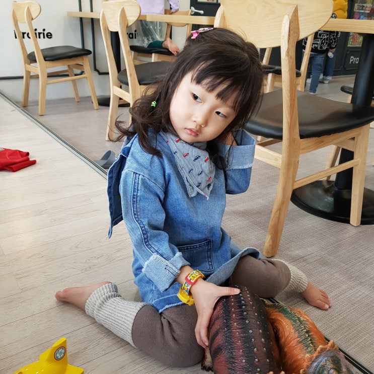  5세 딸아이 새학기 봄신상[스타일 노리터]포레버 데님 원피스+소프트 야상 자켓+레미 레이스 치랭스로 구매 했어요^^
