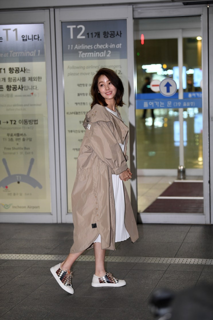 우아솜메 김성령 공항패션 후드사파리로 완성한 봄 패션 우아솜메 김성령 공항패션 후드사파리로 완성한 봄 패션